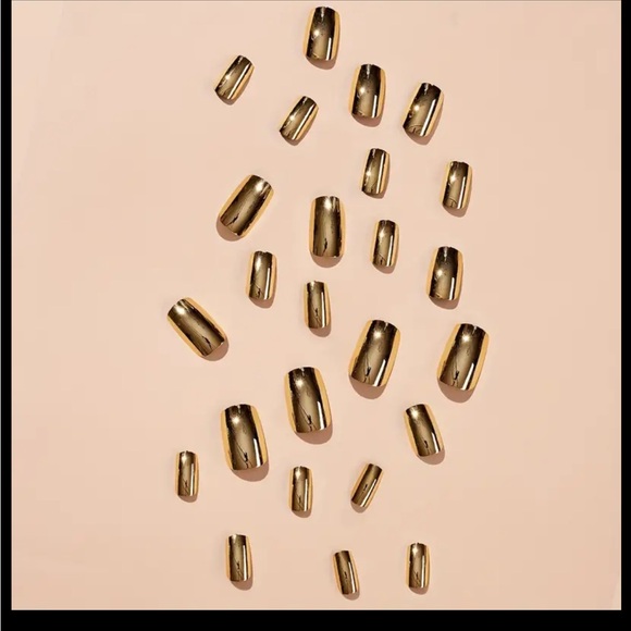 NWOT~ Full Cover Press On Nails, Set of 24 Count. Nail Glue Included - Picture 2 of 7